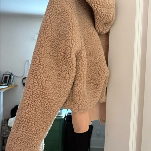 Summit Teddy Jacket Fabletics - Picture 8 of 9